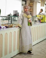 خرید عبای پنلی نستعلیق رنگ کرم از شوروم اچ جی