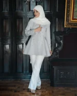 کت عروسکی نقره اي