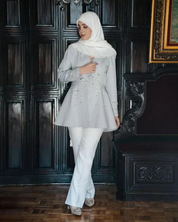 کت عروسکی نقره اي