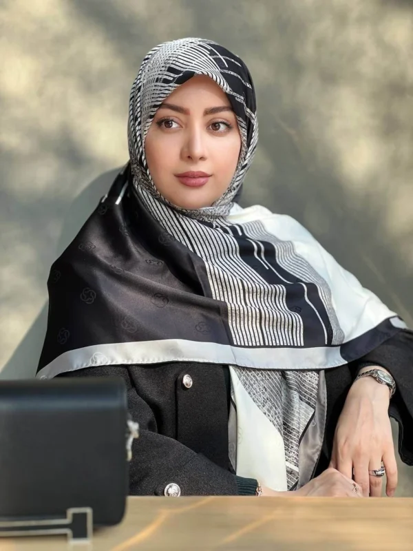 روسری ابریشم ژاکارد قواره ۱۴۰ کد 55