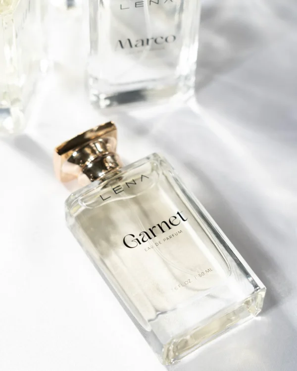 عطر Garnet – گرم، شرقی، تلخ و کمی شیرین