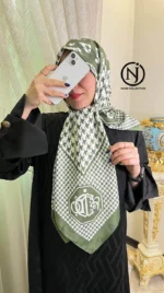 روسری ابریشم ژاکارد وارداتی قواره 120 کد 7321